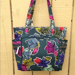 VB Deluxe Tote in Falling Flowers pattern